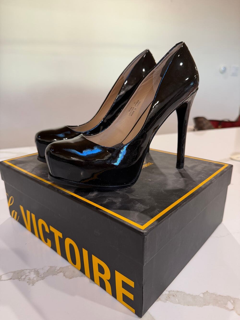 Pour La Victoire Irina Black Patent Stiletto Platform Pump 6.5 Like New Sexy